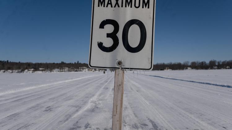 BIZAR. Amerikaanse snelheidsduivel «wist niet dat snelheidslimiet in Canada in km/u wordt aangegeven»